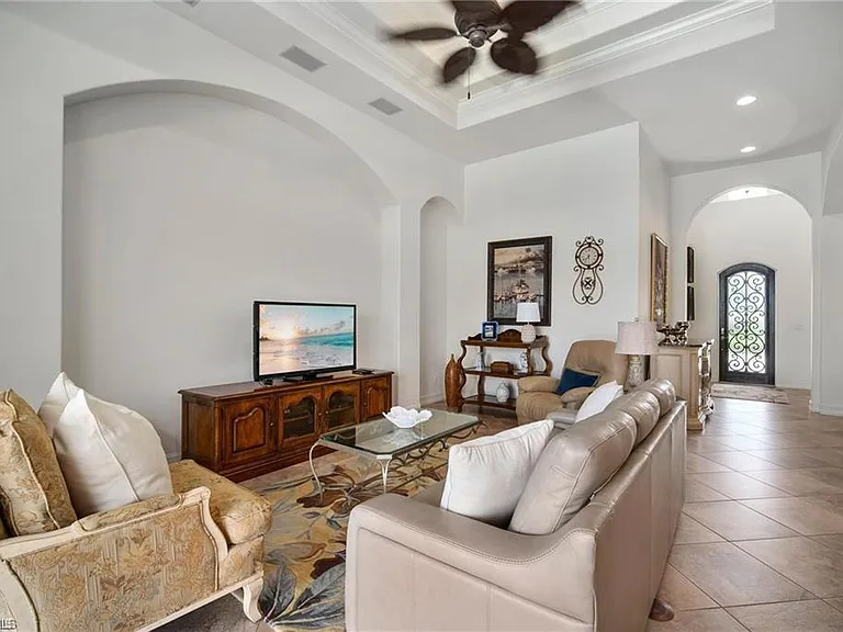 6476 Caldecott Dr — Photo 7