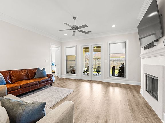 5th image of 122 Olivewood Dr