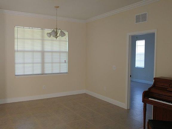 4th image of 1907 Sunniland Blvd