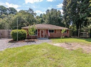 213 Pinewood Dr, Summerville, SC 29483