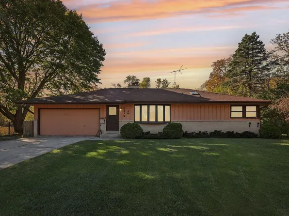 5575 South Greentree COURT, New Berlin, WI 53151