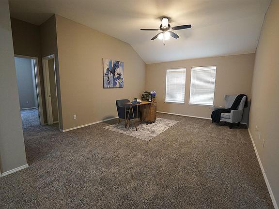3rd image of 620 Azalea Dr
