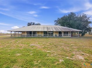 1720 Lower Mission Valley Rd, Victoria, TX 77905