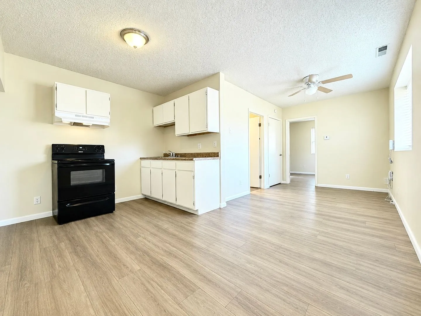 513 E 700 S — Photo 1