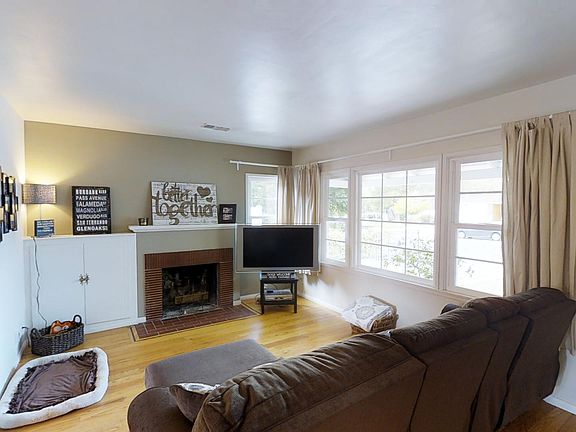 3rd image of 842 N Rose St
