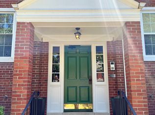 4826 29th St S APT B1, Arlington, VA 22206