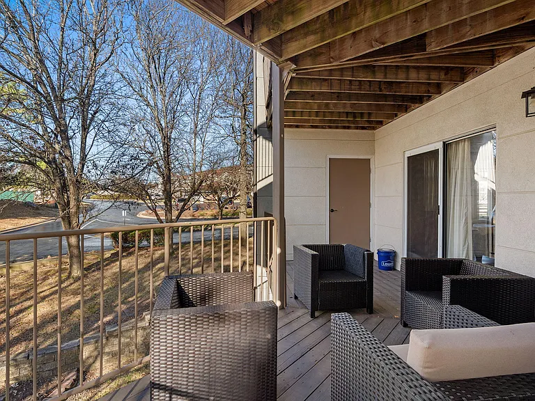 106 Oxford Dr #8 — Photo 25