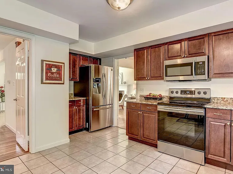 1214 Colonial Rd — Photo 9