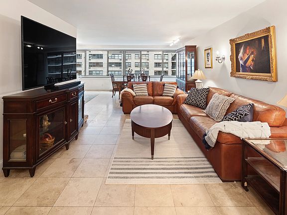 2nd image of 315 W 70th St APT 6C