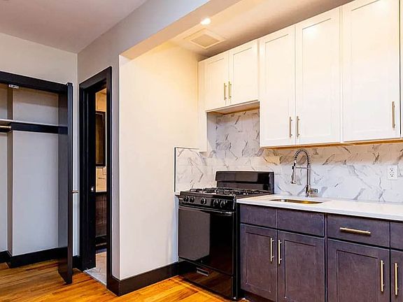 2nd image of 2427 Dean St #4