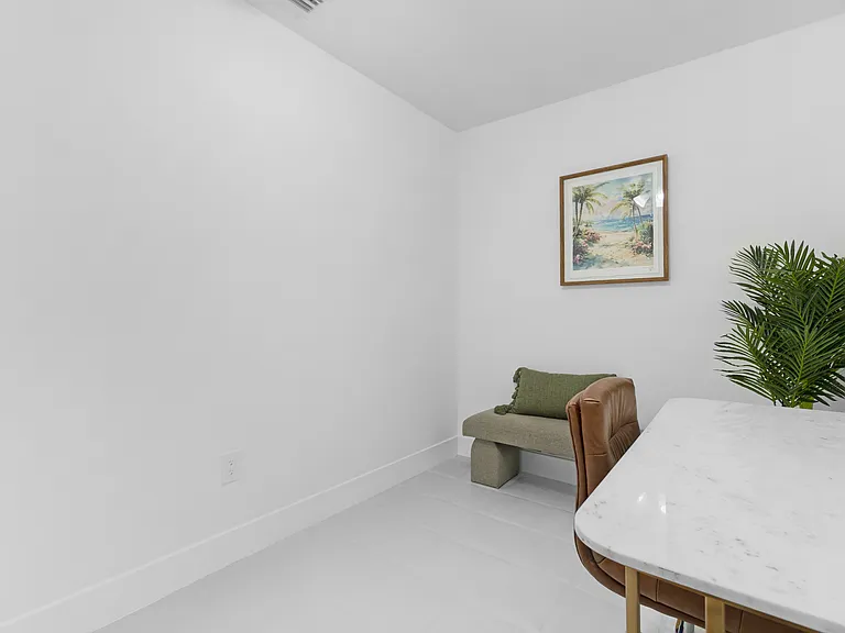1428 NE 2nd Ave #1 — Photo 5