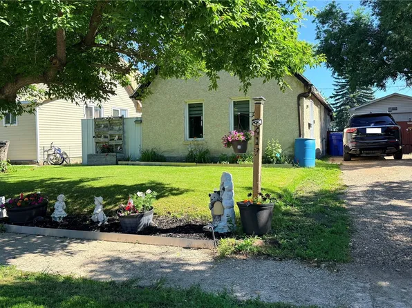 417 3rd Street, Estevan, SK S4A 0P1