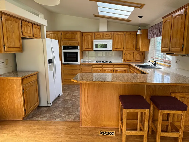 158 Village Dr — Photo 5