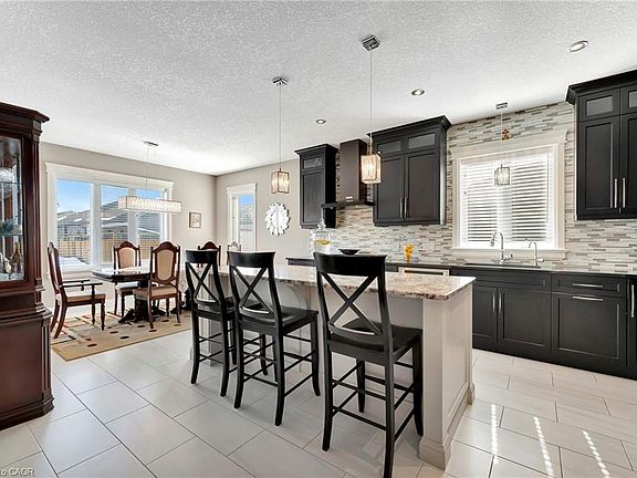 4th image of 107 Forbes Cres