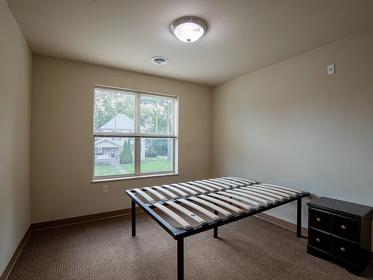 Bedroom4 (2)