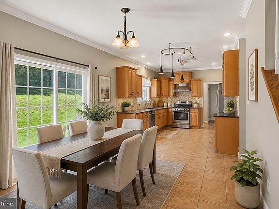 4th image of 15 Sawgrass Dr