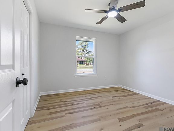5th image of 504 Maureen Dr
