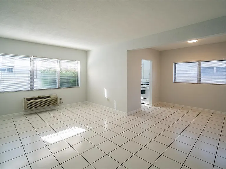 7640 Carlyle Ave #10B — Photo 9