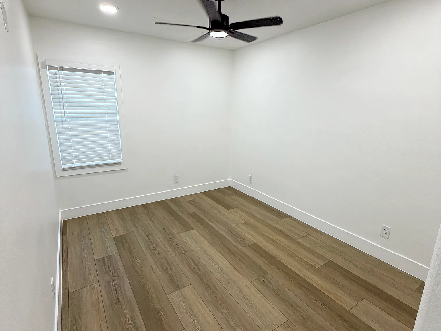 3 bed, 900 sqft, $3,500 — Photo 4