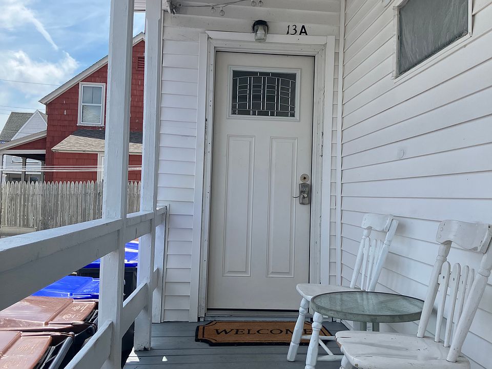 Entry to unit A