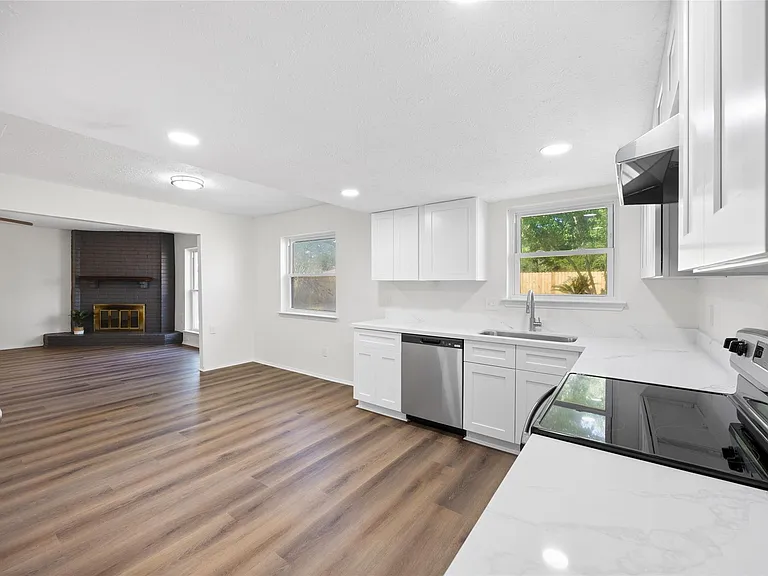 8343 Carriage Creek Dr — Photo 11