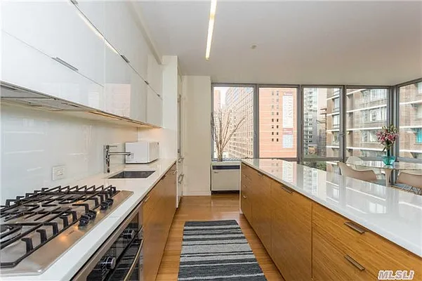 Sold by Daniel Gale Sotheby's International Realty | media 11