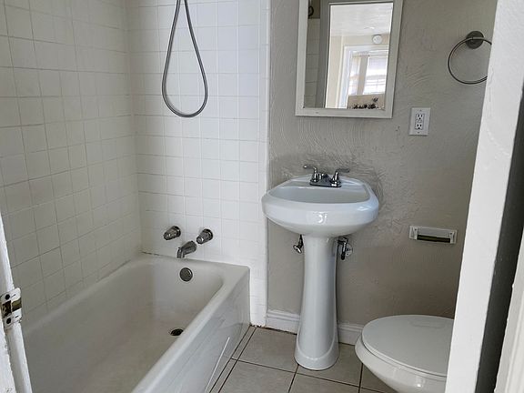 5th image of 111 Highland Ave SW #1