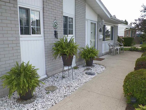 4th image of 4508 Buchanan Ave