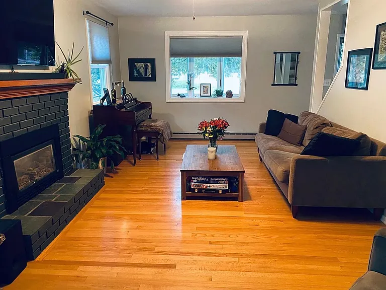 W Lakeshore Dr — Photo 1