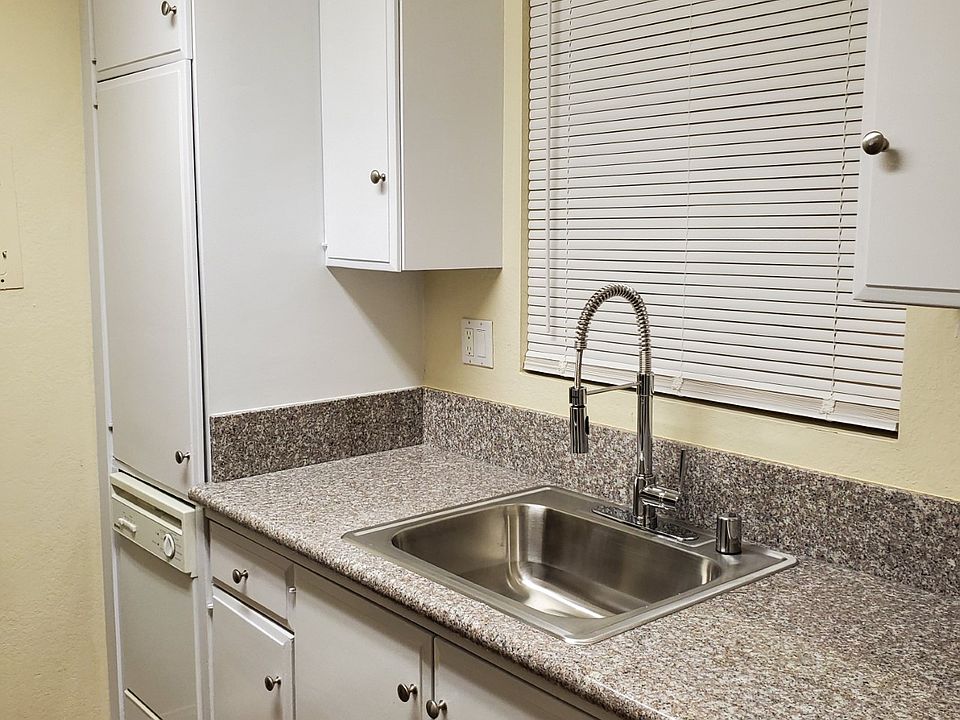 Dishwasher, Extra large pantry and lots of cabinets for plenty of storage