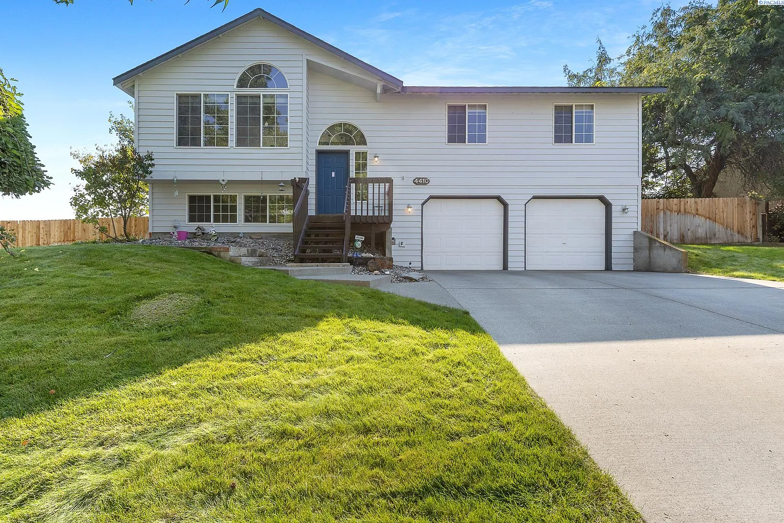 4410 Sahara Dr photo 1