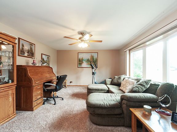 2nd image of 518 Meadow Ct