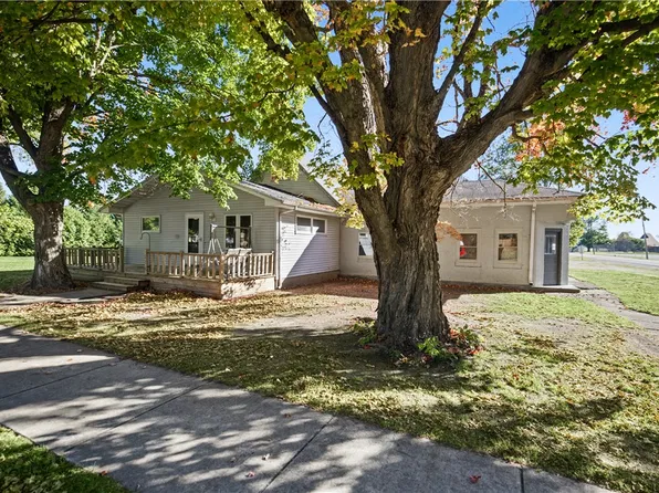 112 3rd St, Illiopolis, IL 62539