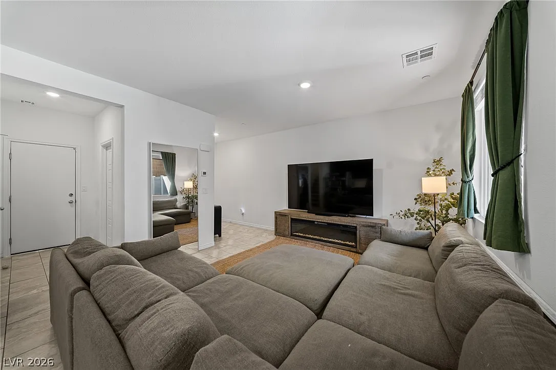 2 bed, 2.5 bath, 1657 sqft, $2,200 — Photo 3