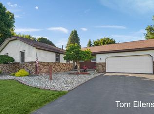 2945 Rolling Hills Ct, Hudsonville, MI 49426