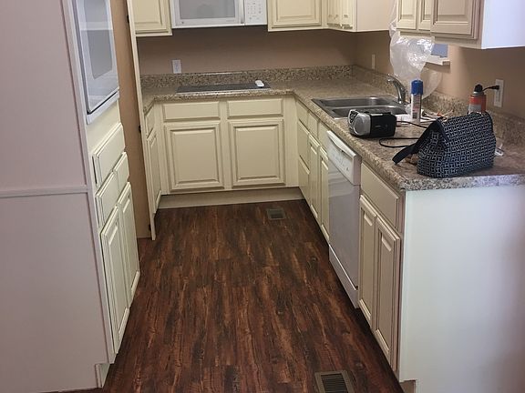 Kitchen newly remodeled