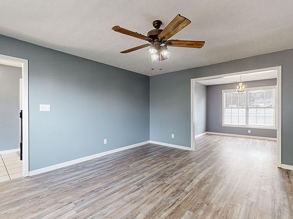 4th image of 501 Lauren Dr