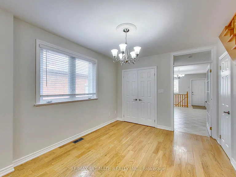 19 Glenora Ave #UPPER — Photo 9