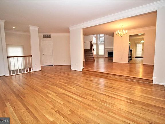 2nd image of 2 Bloomingdale Ct