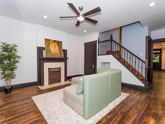 3rd image of 1573 Pullan Ave