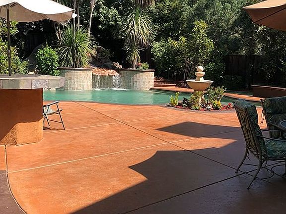 3rd image of 8525 Oak Arbor Ct