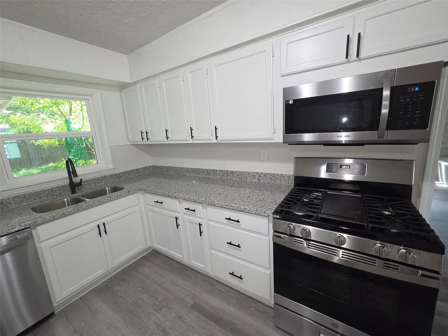 4 bed, 2.0 bath, 1536 sqft, $1,950 — Photo 3