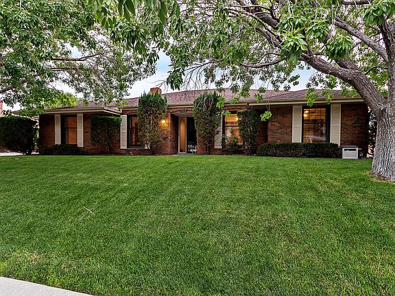 2nd image of 2813 Casa Del Norte Dr NE