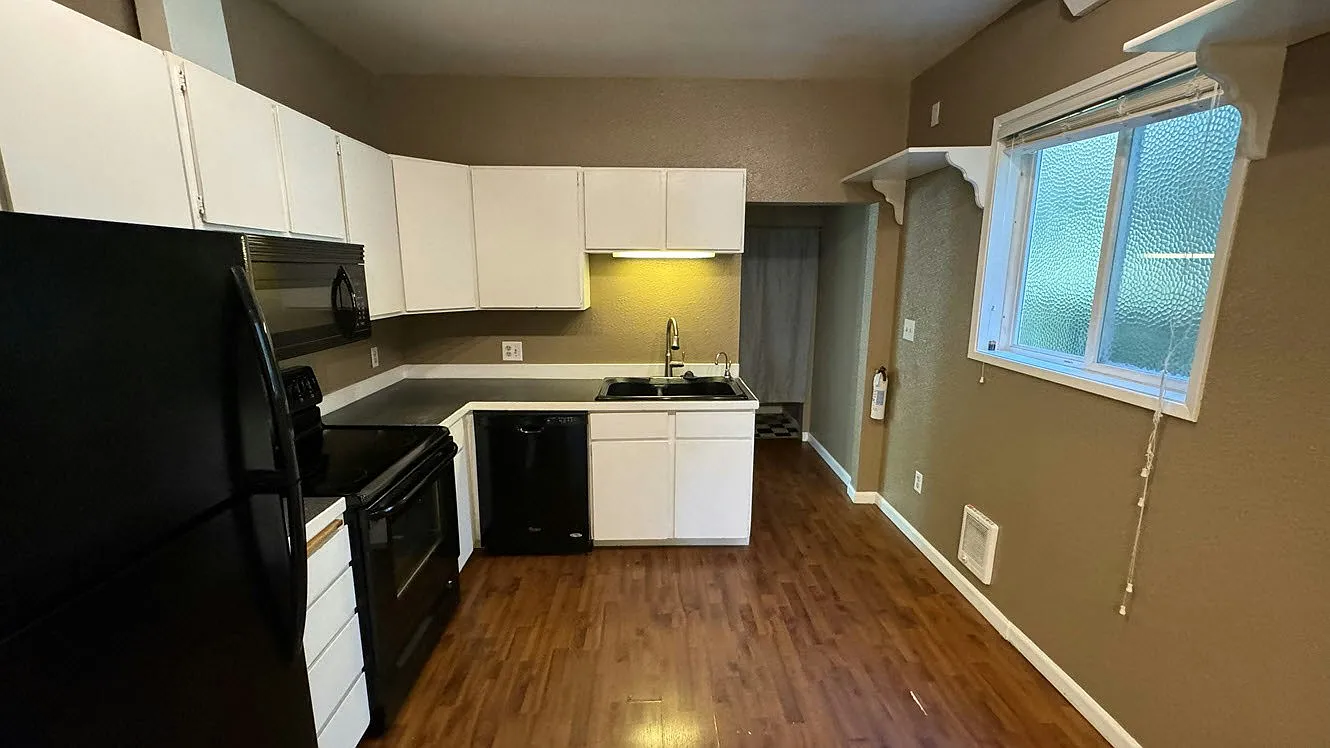 322 24th Avenue East, Unit B — Photo 4