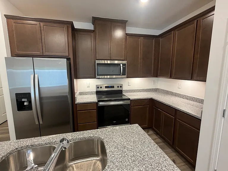 Fully equipped Kitchen with Range, Microwave, Refrigerator, Dishwasher, Garbage Disposal and Sink