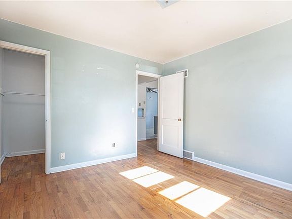 3rd image of 121 Prickett Ln