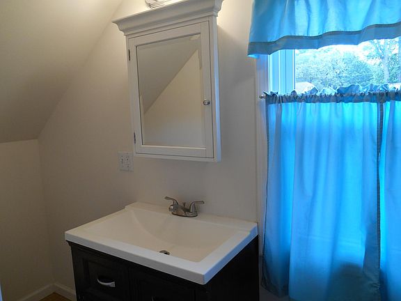 4th image of 435 Blackstone Dr
