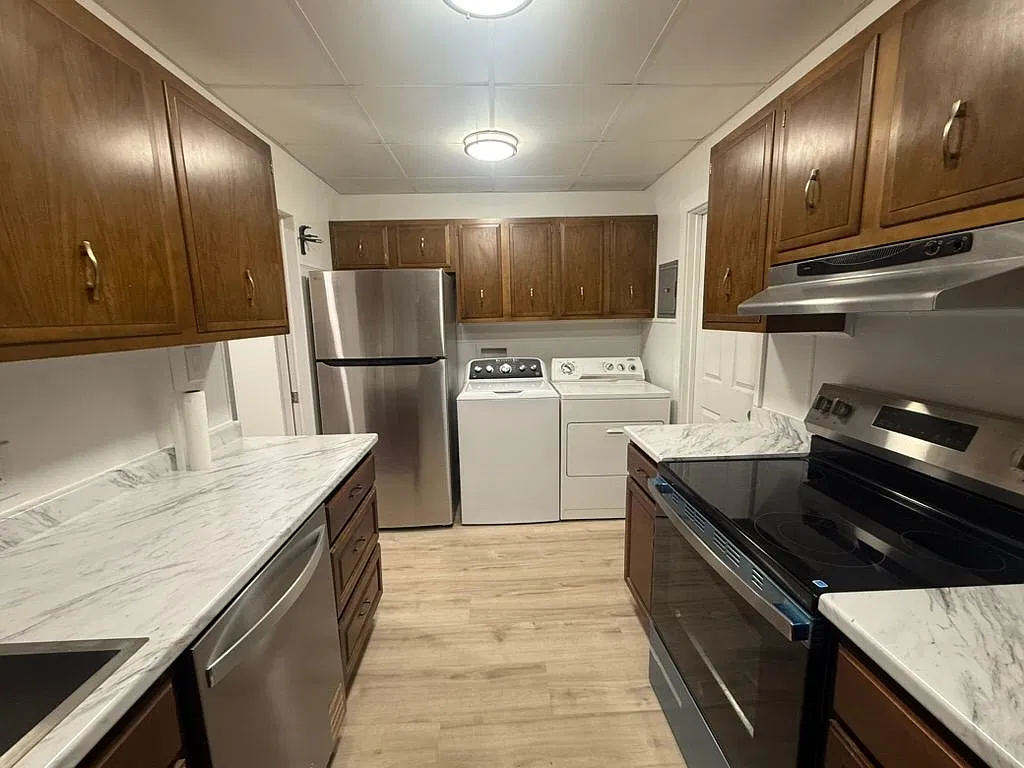 2 bed, 1.0 bath, 952 sqft, $1,650 — Photo 2