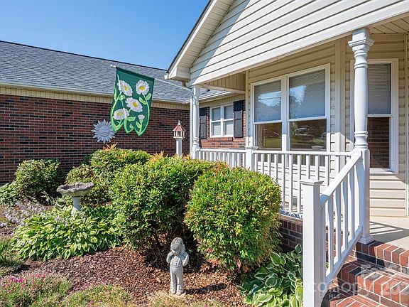 4th image of 1305 Worthington Pl
