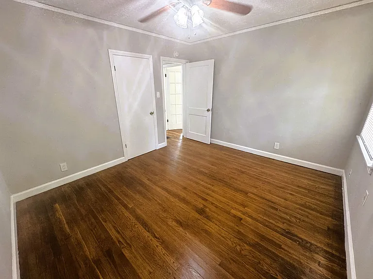 514 Western Dr — Photo 11